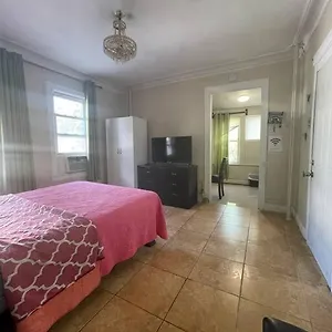 *private* 5 Minutes From Lga/ Us Open Apartment