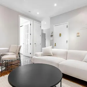 Gorgeous & Bright 3bdr & 1bth In Midtown Manhattan Apartment